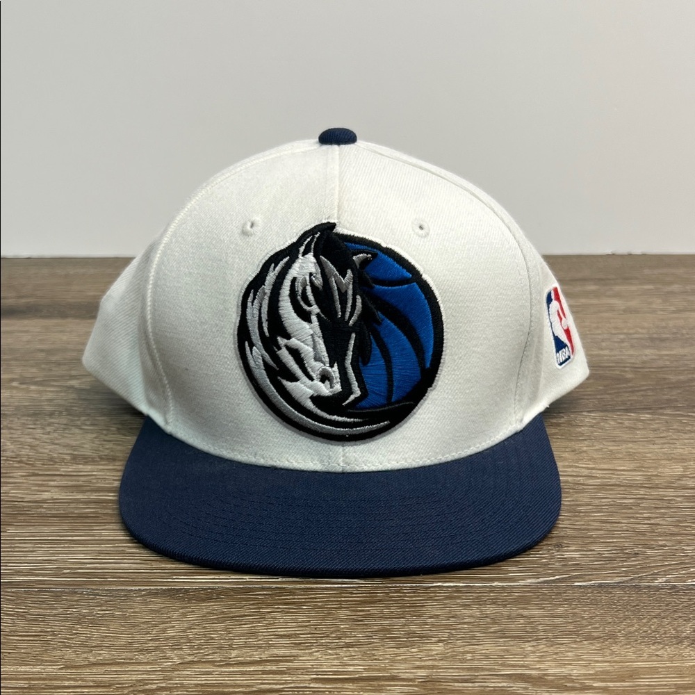 🧢 Mitchell & Ness Dallas Mavericks Snapback Hat – NBA Hardwood Classics